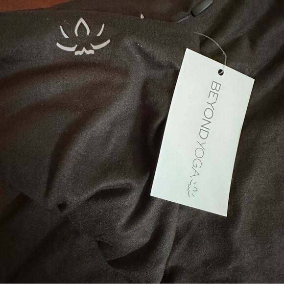 NWT Beyond Yoga Infinity Hidden pocket Scarf Black NEW Exercise Hidden Pocket - Picture 10 of 14